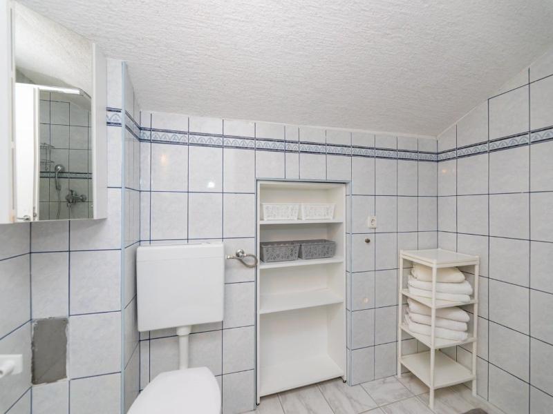 Villa Supetar Garden - Standard Two Bedroom Apartment with Terrace - image 3