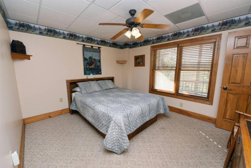 4BR/3BA | Hot Tub | Pool Table | Views | Pets ok - image 16