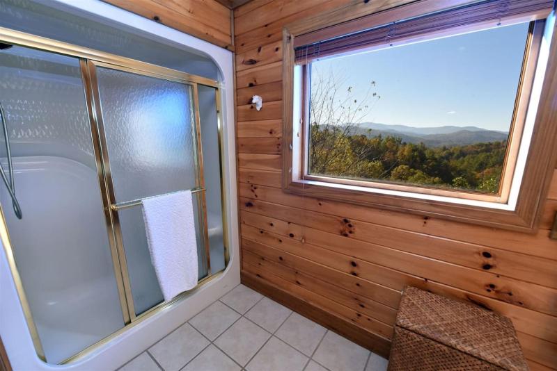 4BR/3BA | Hot Tub | Pool Table | Views | Pets ok - image 13
