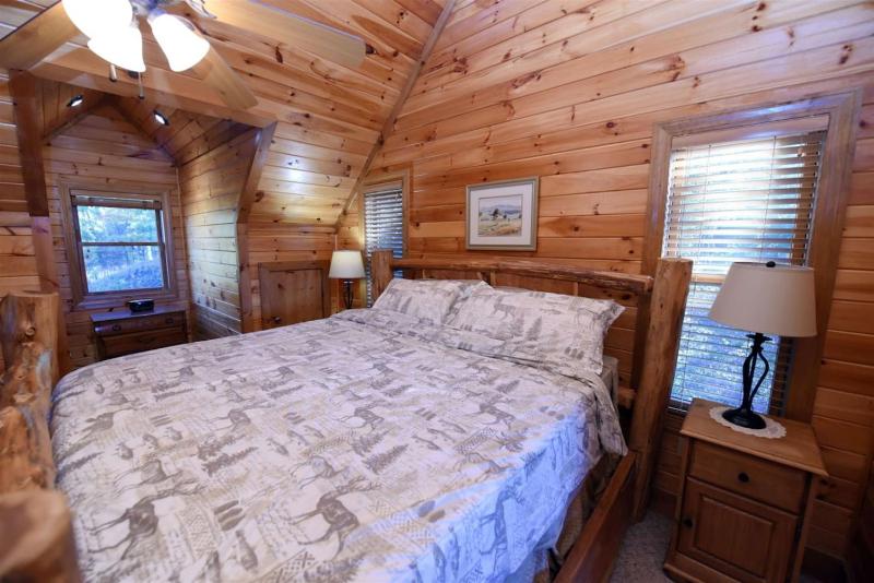 4BR/3BA | Hot Tub | Pool Table | Views | Pets ok - image 28