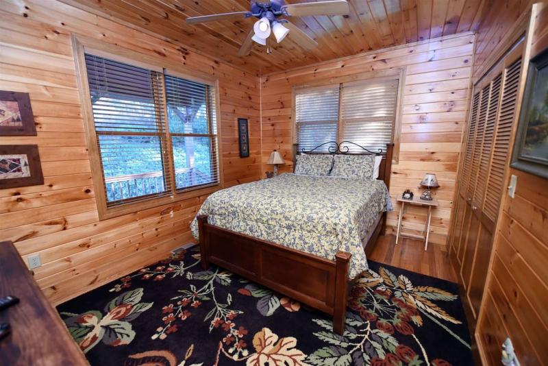 4BR/3BA | Hot Tub | Pool Table | Views | Pets ok - image 27