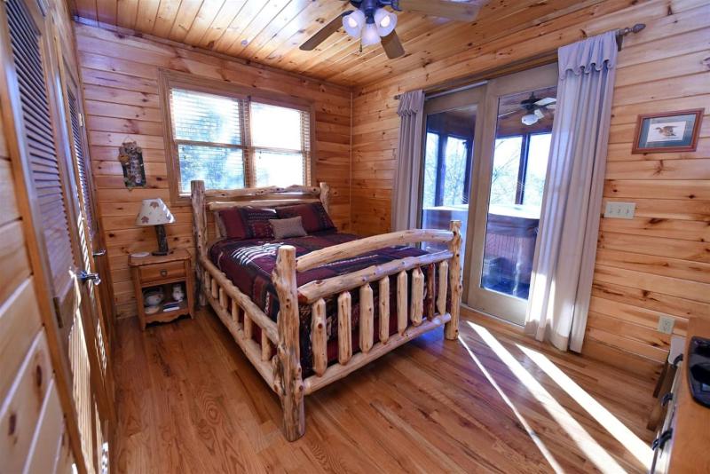 4BR/3BA | Hot Tub | Pool Table | Views | Pets ok - image 26