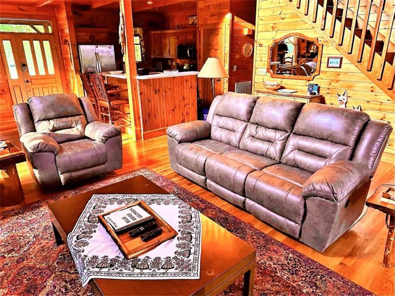 4BR/3BA | Hot Tub | Pool Table | Views | Pets ok - image 9