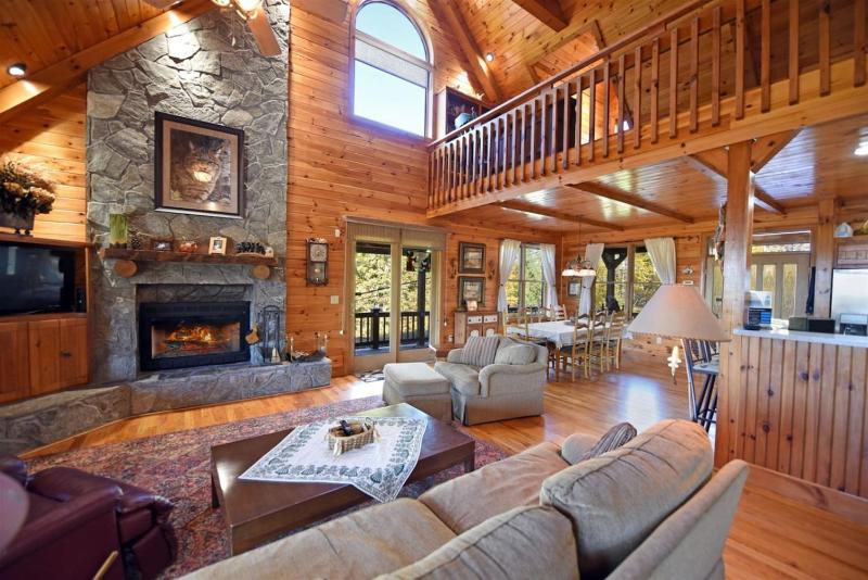 4BR/3BA | Hot Tub | Pool Table | Views | Pets ok - image 10