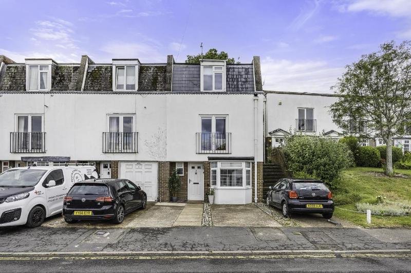Sunset Townhouse with Parking - image 24