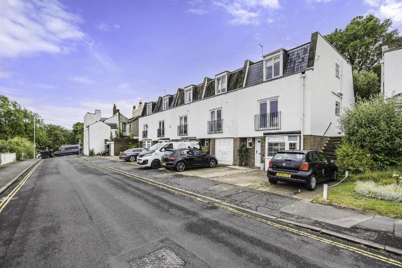 Sunset Townhouse with Parking - image 25
