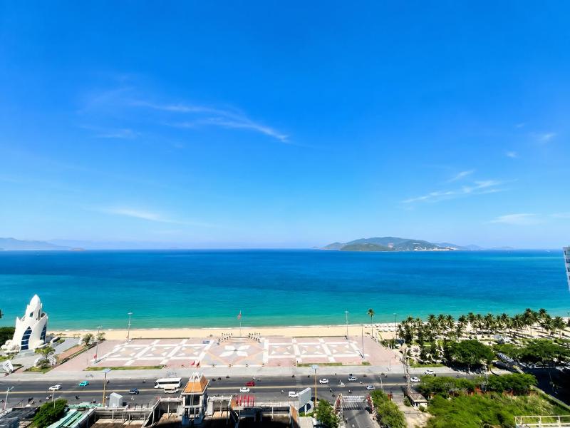 Panorama Apartment Luxury Beachfront by Man - image 2