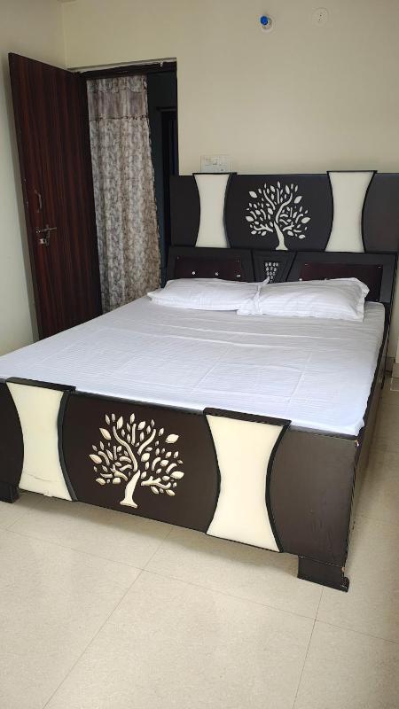 Maruti Premium Homestay - image 15