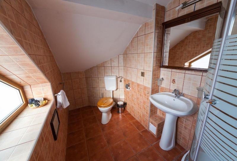 Twin Room image 2