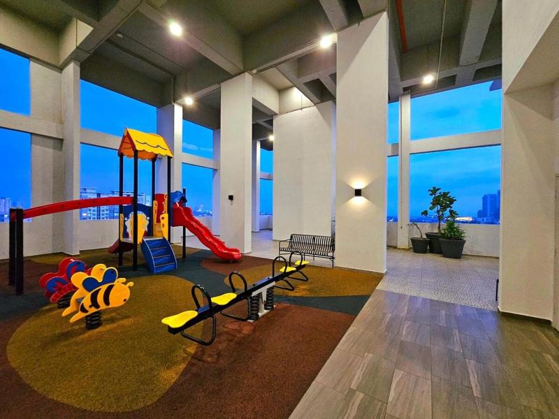 2BR Infinity Pool Condo Near Jonker 5Pax - image 16