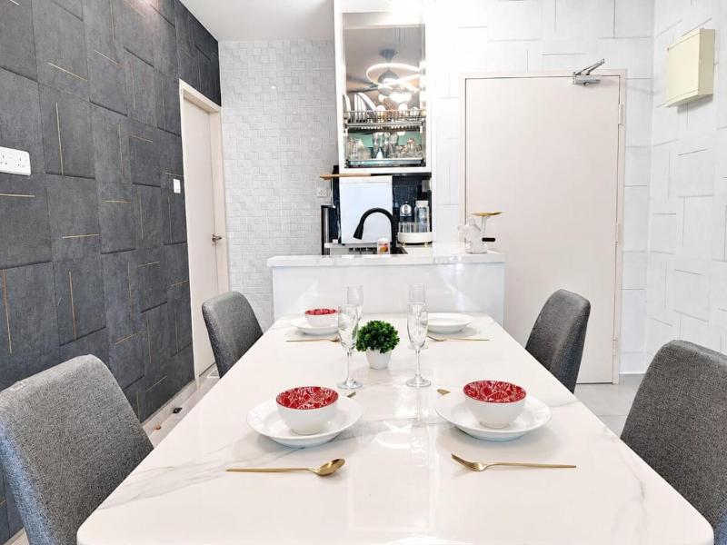 2BR Infinity Pool Condo Near Jonker 5Pax - image 10