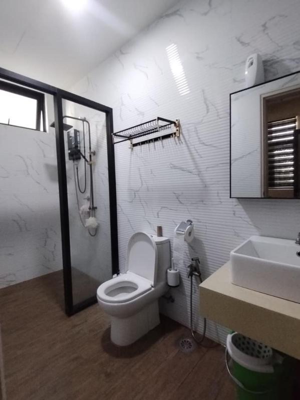 2BR Infinity Pool Condo Near Jonker 5Pax - image 9