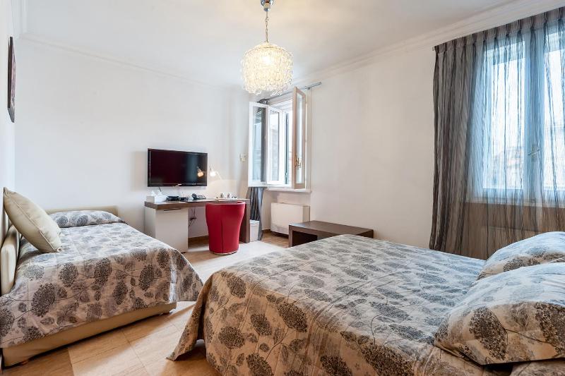 Triple Room with View image 3
