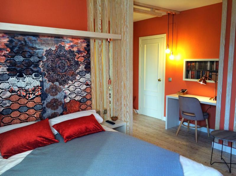 Deluxe Room (2 Adults + 1 Child) image 2
