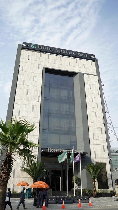 Space Crest Hotel - image 15