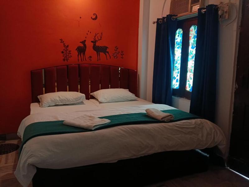 Sandhya Guest House Varanasi Near Ganga River - image 15