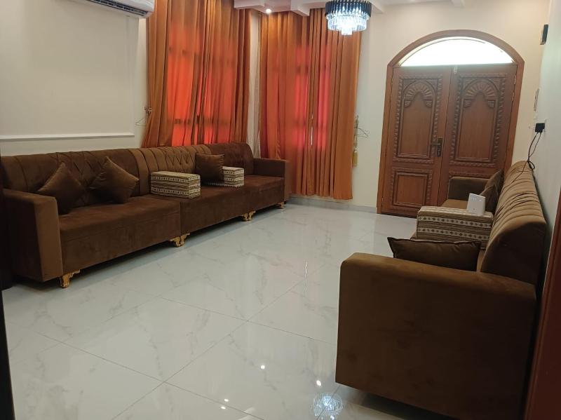 فيلا في عوقد الشمالية - image 4