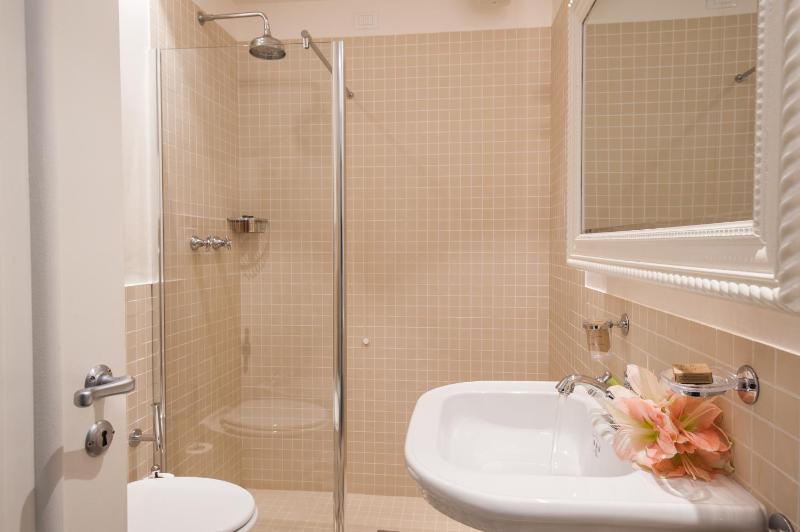 Deluxe Double Room image 2