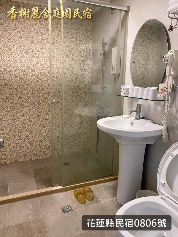 Champs Elysees Guesthouse - image 9