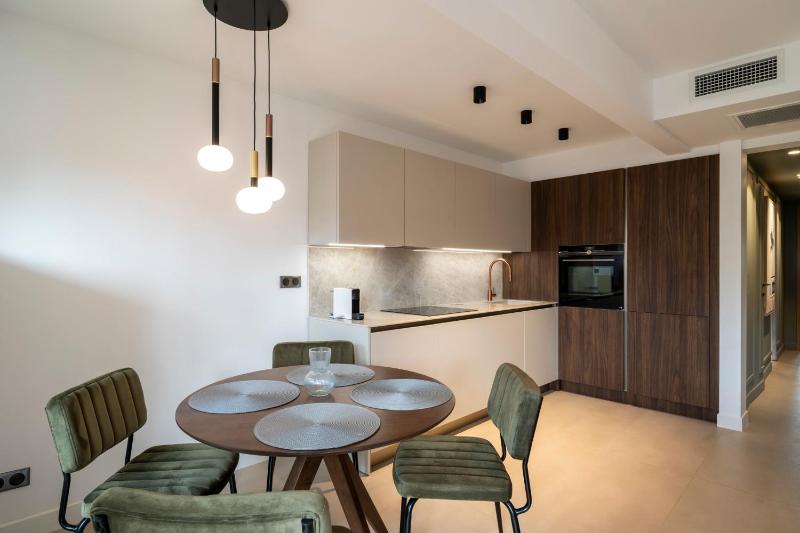 REF 1935 - Cannes Center - Apartment for rent - image 9