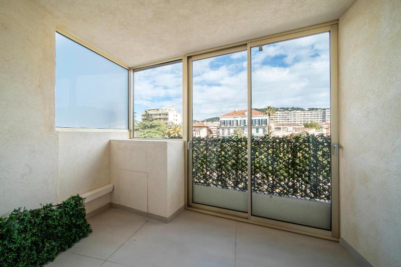 REF 1935 - Cannes Center - Apartment for rent - image 2