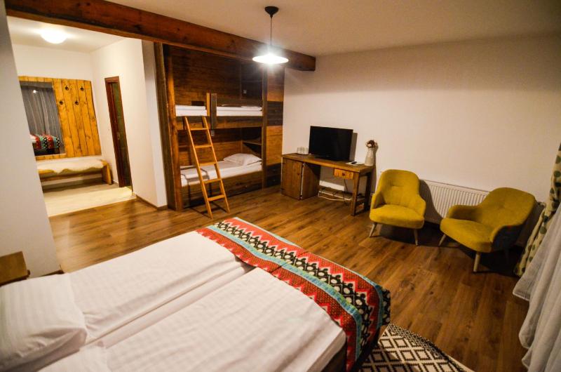 Deluxe Family Room image 1