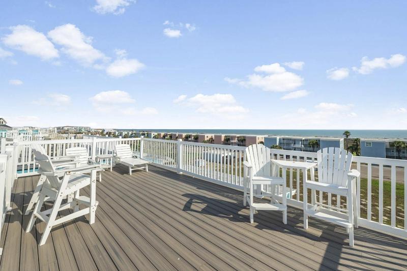 Port A Getaway with Panoramic View - image 7