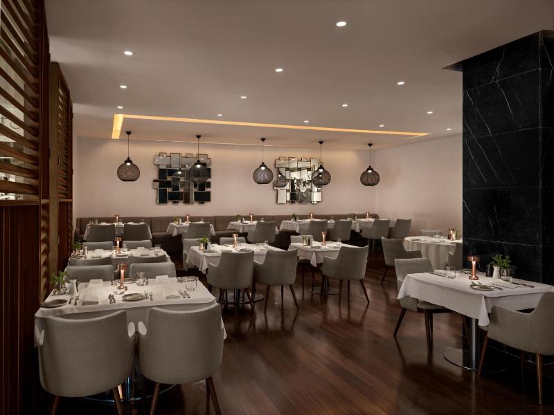Mediterranean Beach Hotel - image 14