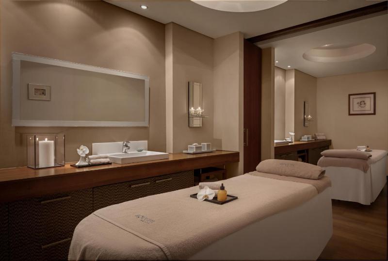 Mediterranean Beach Hotel - image 15