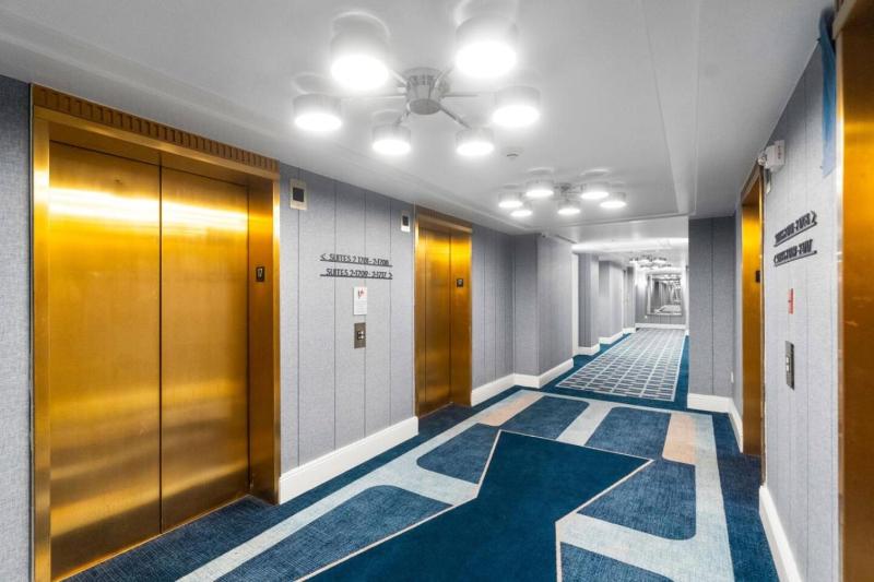 Fontainebleau Jr Suite Ocean View - image 8