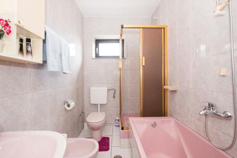 Apartment Kurbasa - image 13