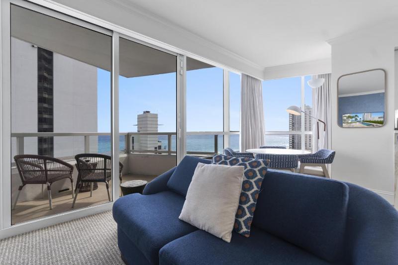 Fontainebleau II Tresor Ocean View Huge 1BR Suite - image 4