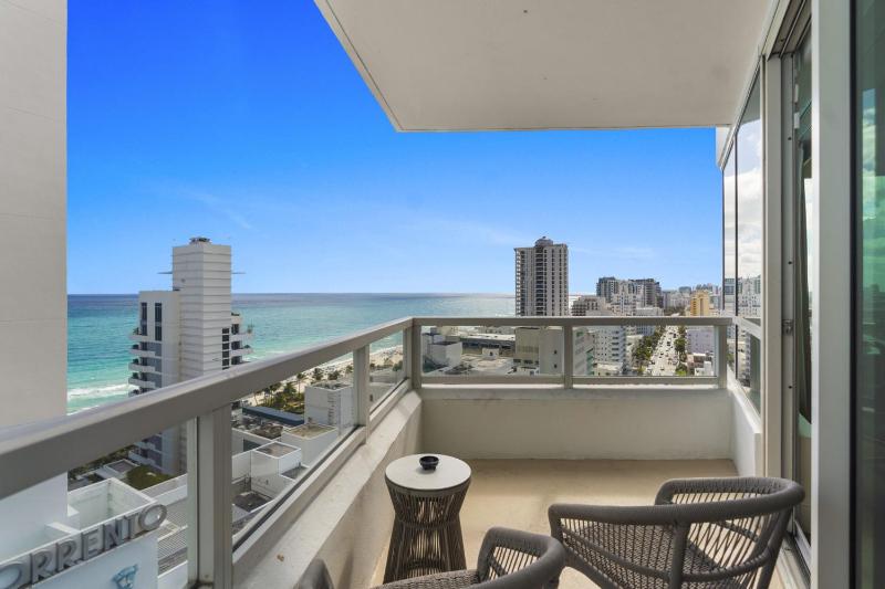 Fontainebleau II Tresor Ocean View Huge 1BR Suite - image 9
