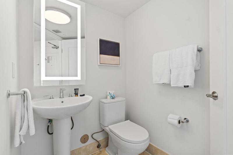 Fontainebleau II Tresor Ocean View Huge 1BR Suite - image 16