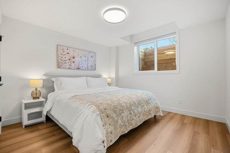 Brand New Bright Luxury 3BD/2BATH - King Bed - image 5