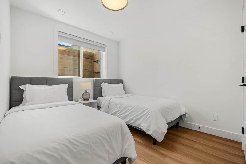 Brand New Bright Luxury 3BD/2BATH - King Bed - image 16