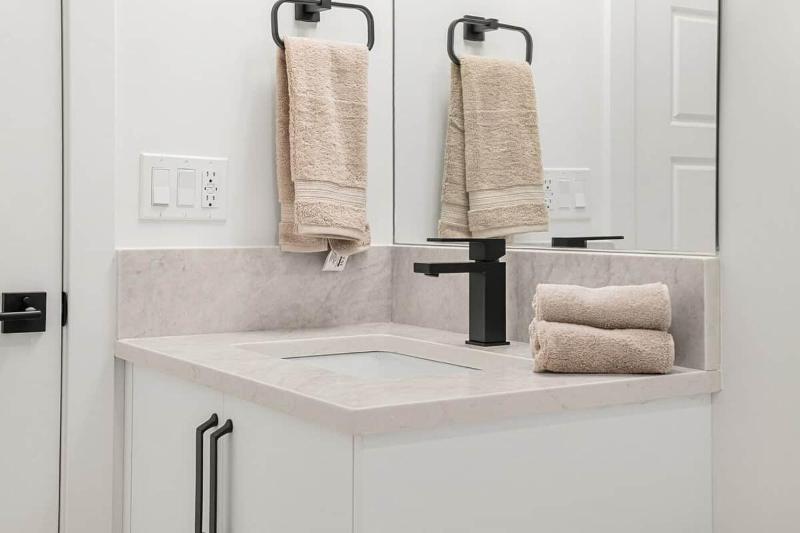 Brand New Bright Luxury 3BD/2BATH - King Bed - image 15