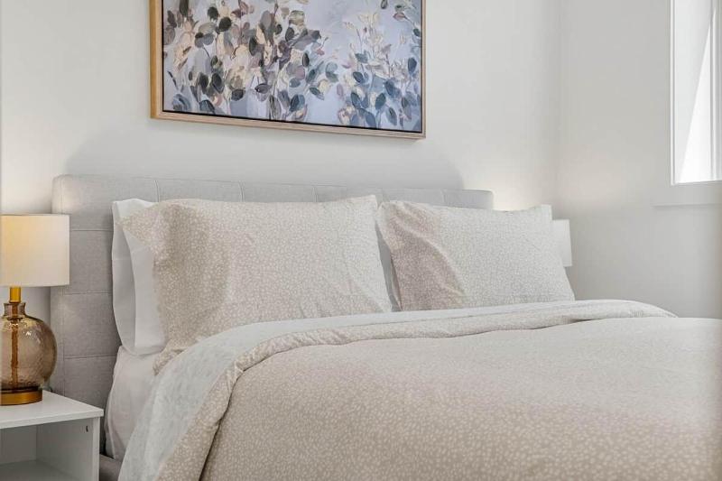 Brand New Bright Luxury 3BD/2BATH - King Bed - image 7