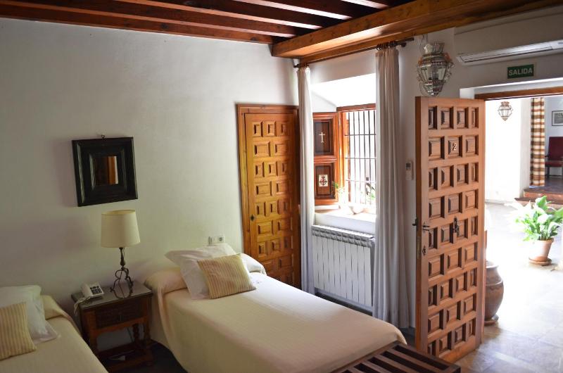 Basic Double or Twin Room - Ground Floor image 3