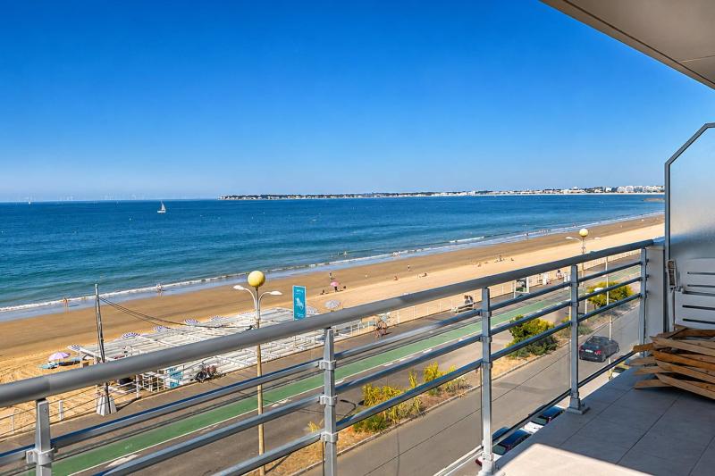 Sea & Pines Apt with Terrace - image 9
