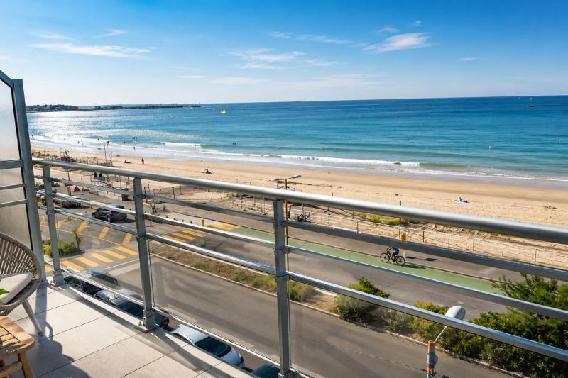 Sea & Pines Apt with Terrace - image 10