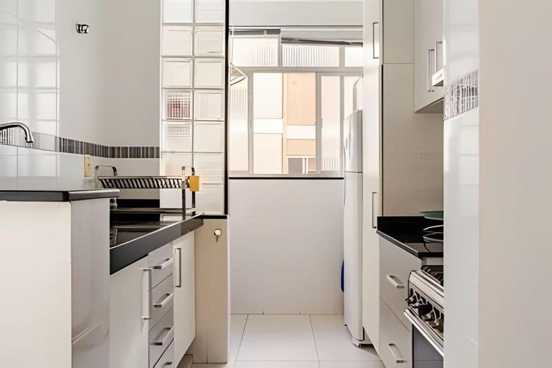 Apartamento 3 Quartos com Varanda a 400m da Praia Central - image 16