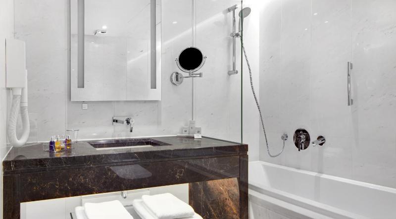 Junior Suite City View image 2