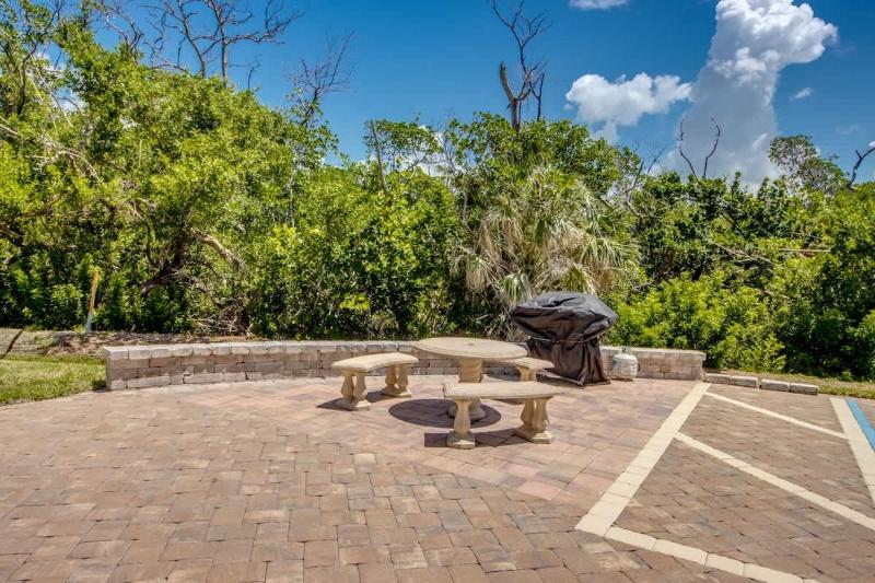 South end 2BR 2BA Across Street from Beach - image 11