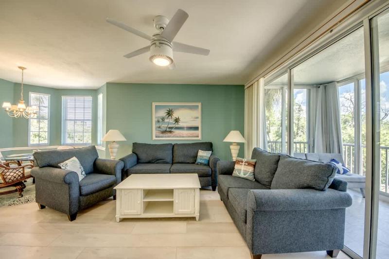 South end 2BR 2BA Across Street from Beach - image 20