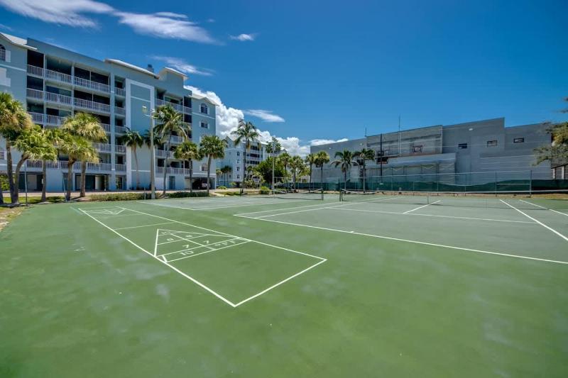 South end 2BR 2BA Across Street from Beach - image 14