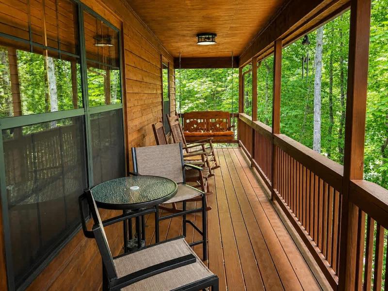 A Buttercup Bear Family Cabin Hot Tub & Firepit - image 14