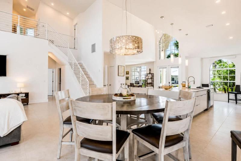 Luxe Waterfront Cape Coral Villa Pool Dock 4BR - image 37