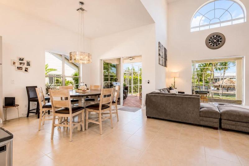 Luxe Waterfront Cape Coral Villa Pool Dock 4BR - image 28