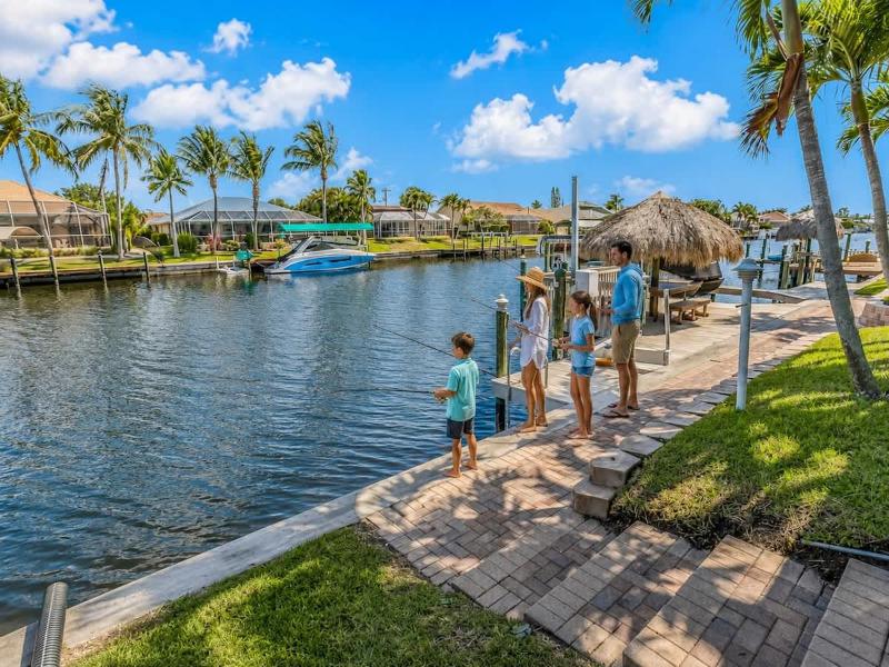 Luxe Waterfront Cape Coral Villa Pool Dock 4BR - image 50